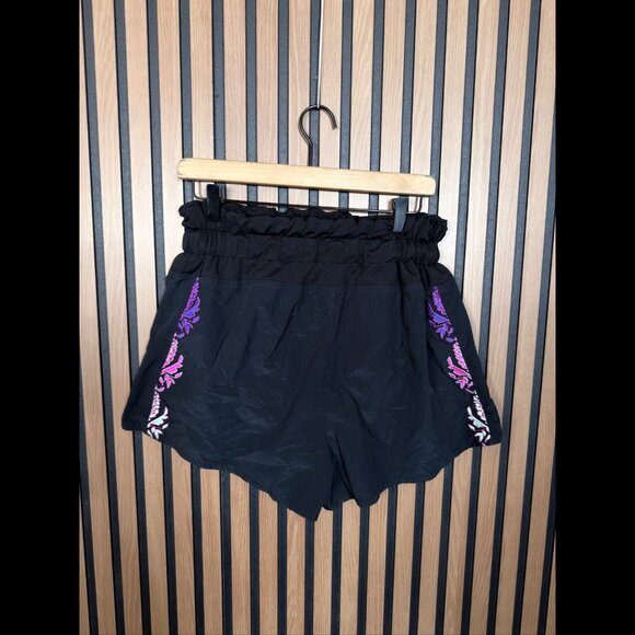 Free People Shorts Medium Black Movement Embroidered Logo Ruffled Waist Lined - Picture 2 of 8